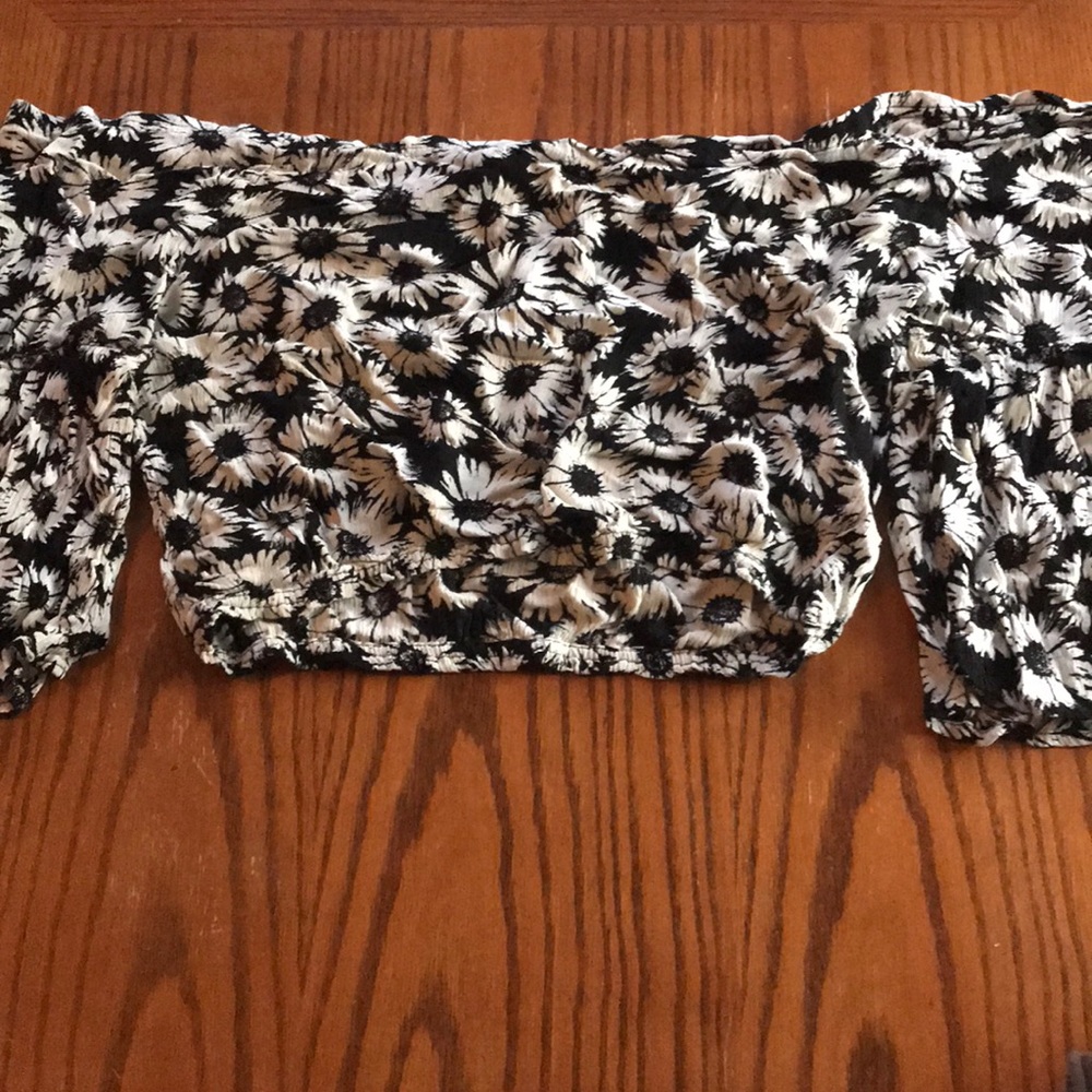 Long sleeve crop top